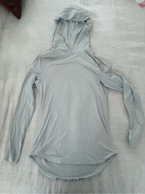 Lululemon Light Gray Hooded Long Sleeve Top